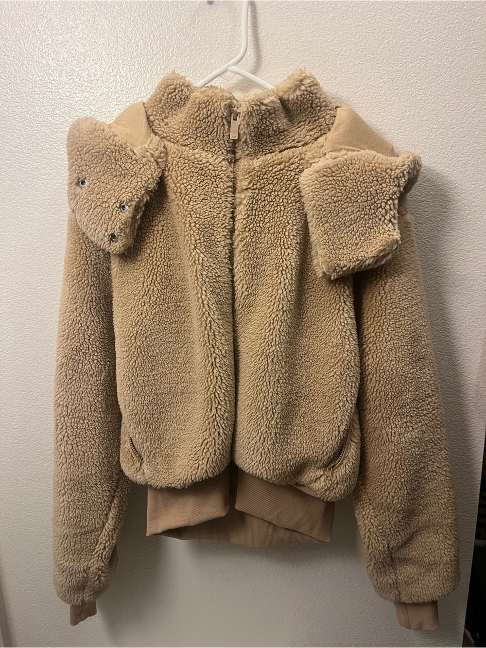 ALO Yoga Teddy Jacket in Tan